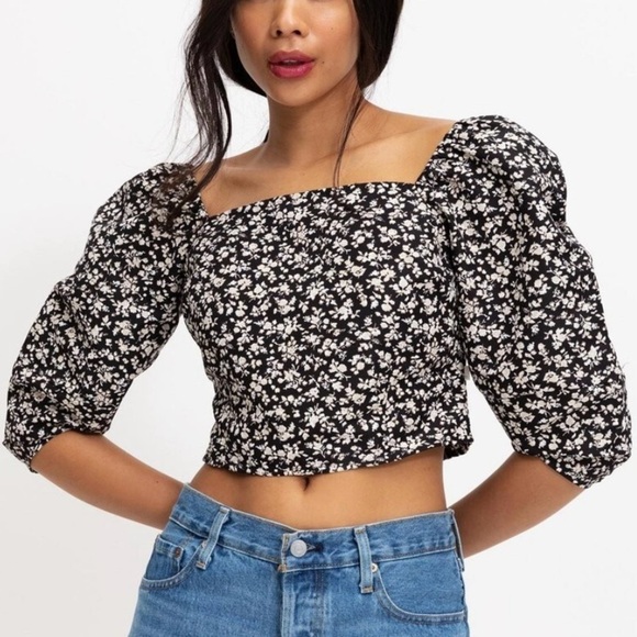 Levi’s| ‘Yvie’ Puff 3/4 Sleeve Smocked Cropped Blouse Floral Black Agate Sz XS - Picture 1 of 6